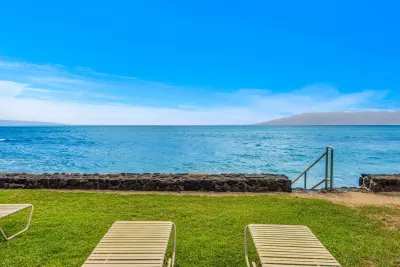 Loungers on the lawn facing the ʻAuʻau Channel